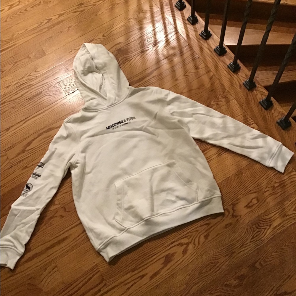 White pullover - Picture 2 of 5